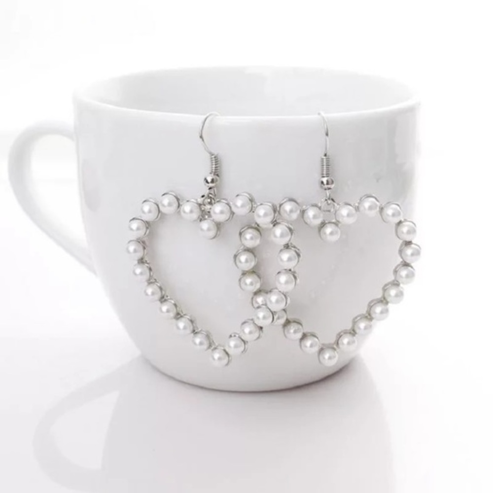 3/$30 🤍 Silver Hollowed Pearl Heart Earring